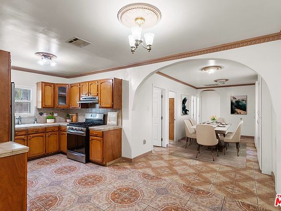 4th image of 1326 W 96th St