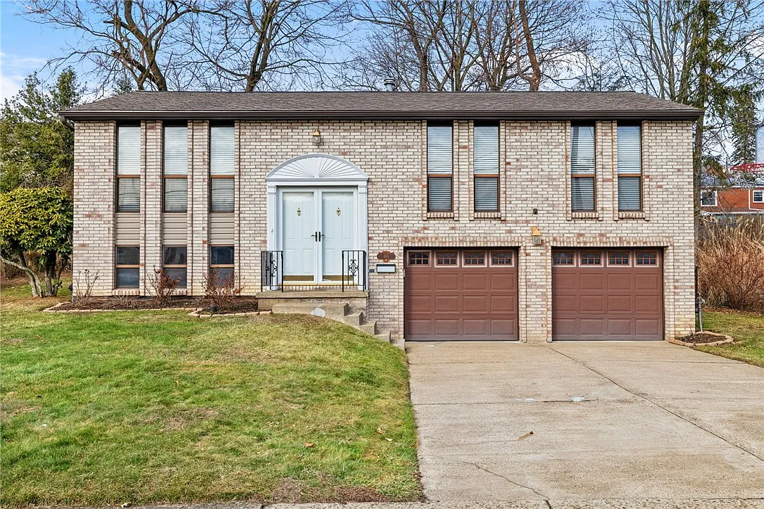 461 Willow St photo 1