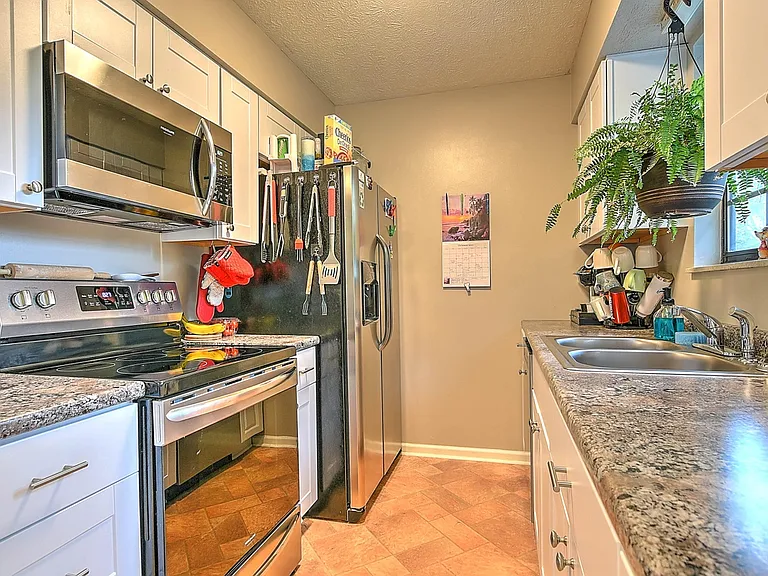 211 Hayter Dr — Photo 14