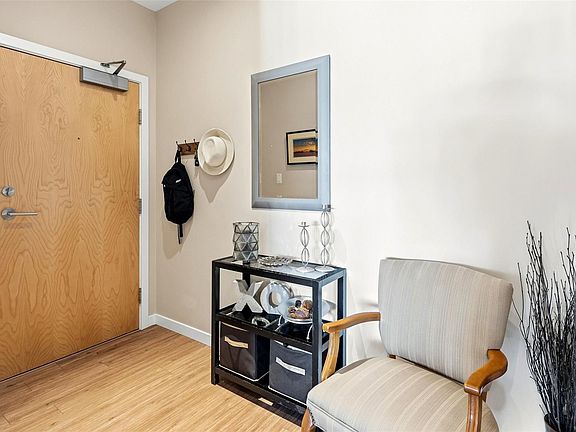 4th image of 785 Tyee Rd #210