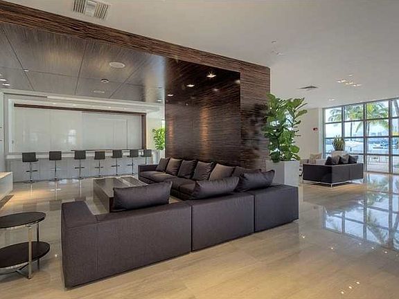 4th image of 1330 West Ave #1612AK