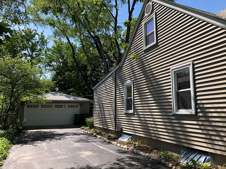 148 S Cedar St — Photo 23