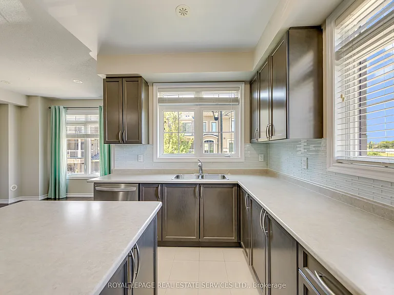 2435 Greenwich Dr #35 — Photo 17