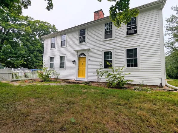 16 Parish Hill Rd, Granby, MA 01033