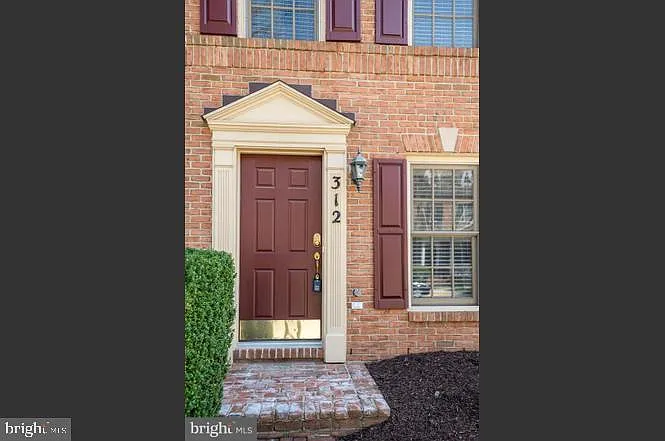 4 bed, 3.5 bath, 1706 sqft, $3,700 — Photo 3