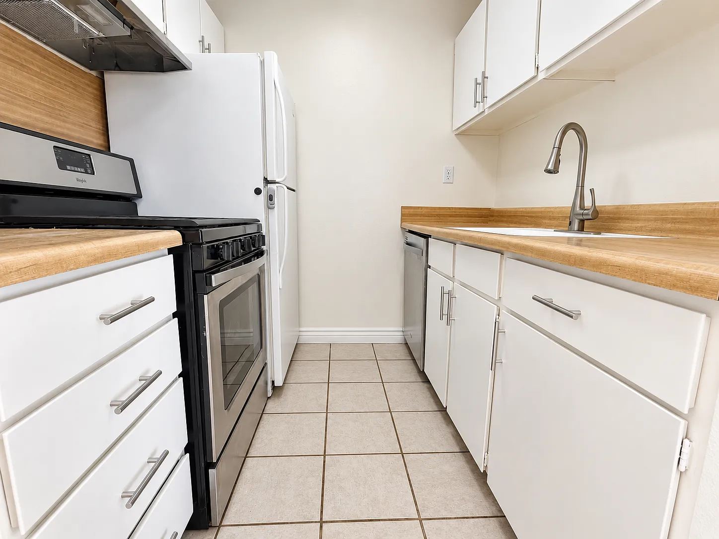 2 bed, 890 sqft, $1,500 — Photo 3