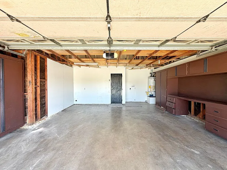 6961 Halstead Ave — Photo 20