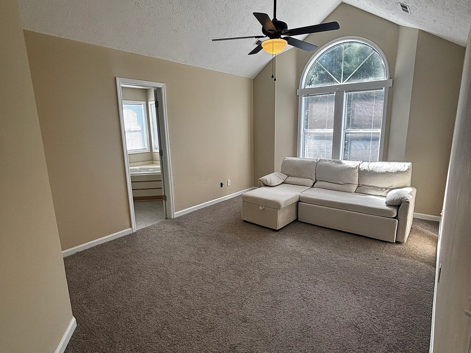 3 bed, 1400 sqft, $1,550 — Photo 4