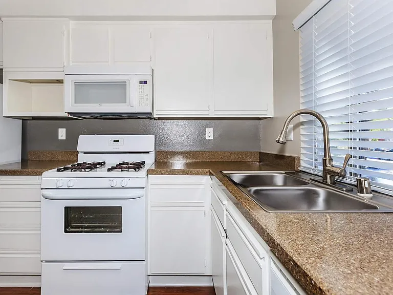 26160 Laguna Ct — Photo 20