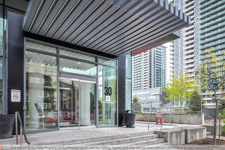 Building Photo - 30 Roehampton Ave #612