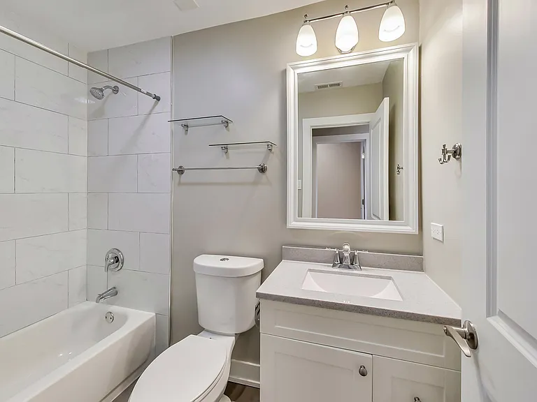 1914 W Crystal St #2R — Photo 11