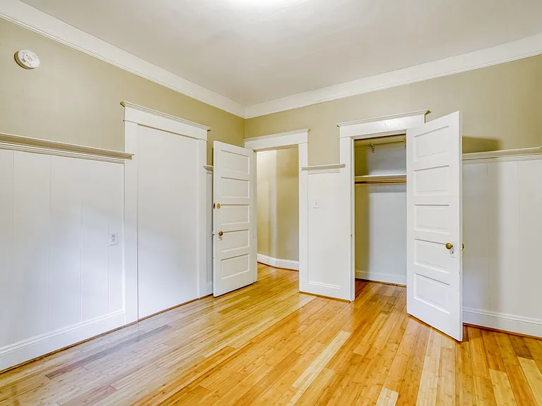 Victorian Apartments — Photo 24
