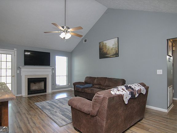3rd image of 604 Gateway Dr