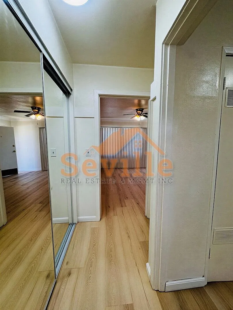 Price Reduced! Now $1450/Mo - Newly Refreshed West Oakland Studio W/ Off-Street Parking — Photo 3