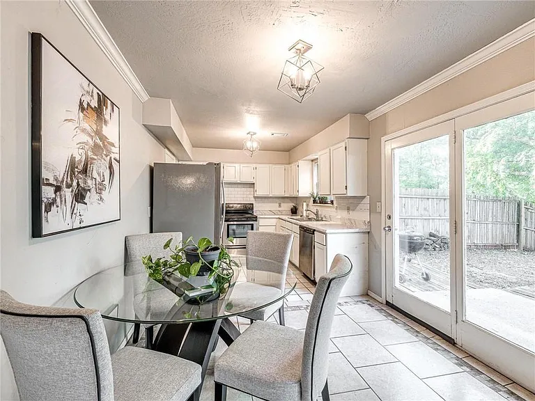 12901 Carrie Ct — Photo 11