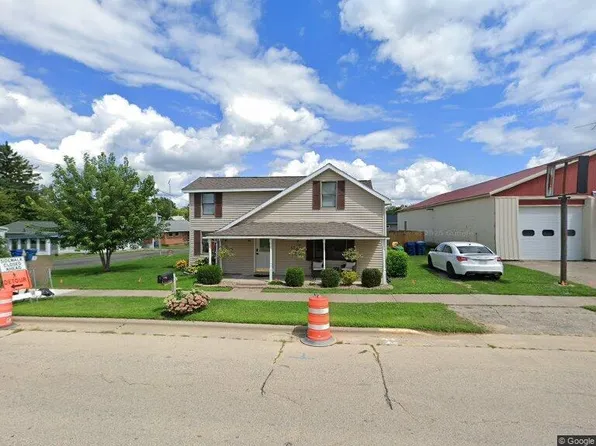 1220 S Percival St, Hazel Green, WI 53811