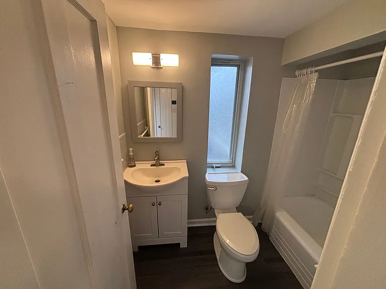 2521 Hackberry - Updated 1 Bedrooms Apts. in E Walnut Hills — Photo 15