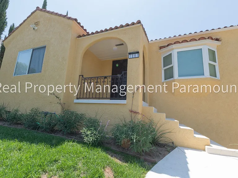 1867 S Redondo Blvd — Photo 1