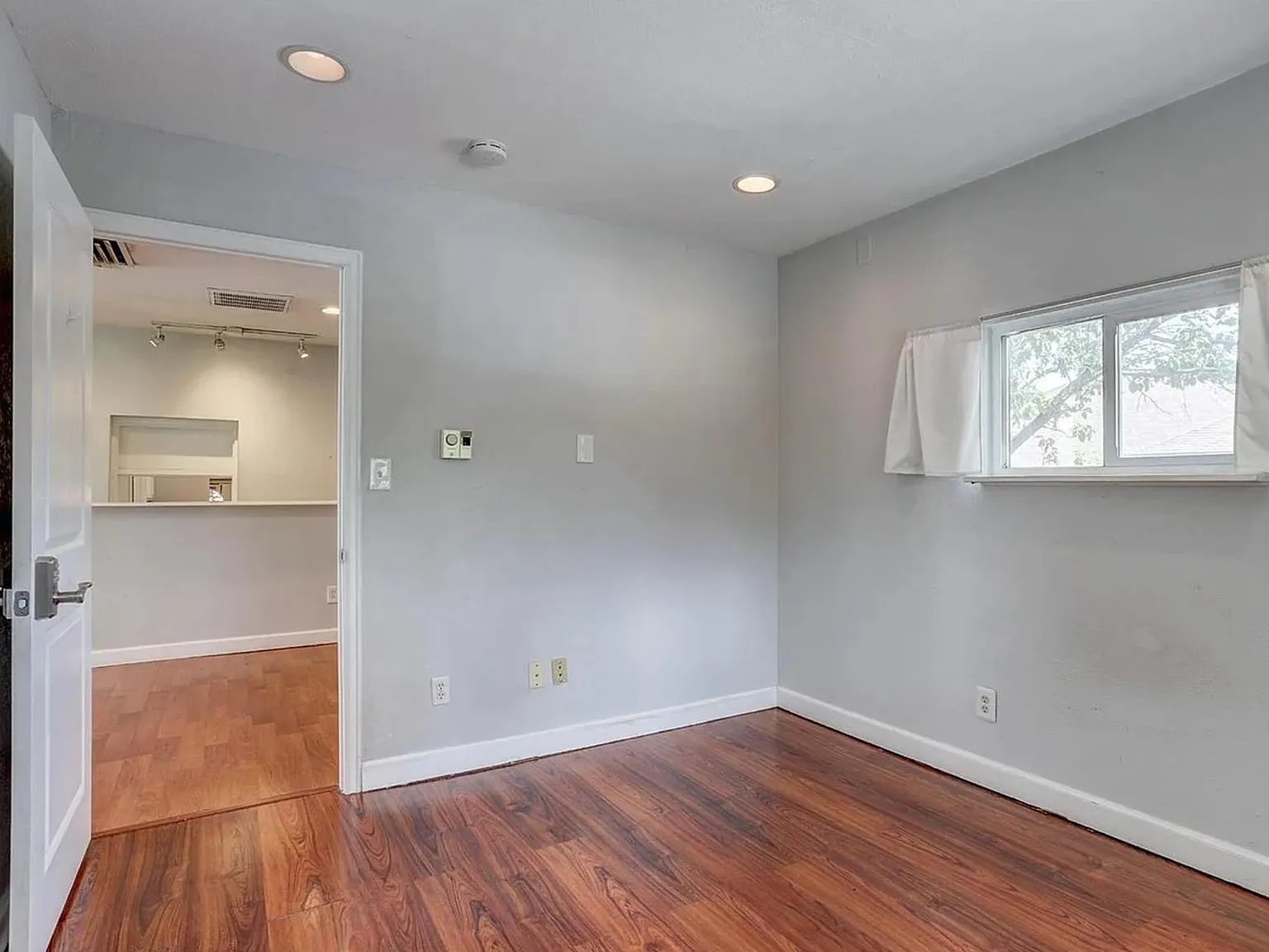 4 bed, 2.5 bath, 120 sqft, $815 — Photo 1