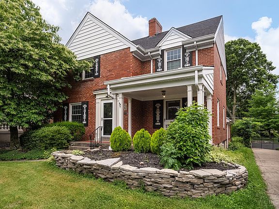 2nd image of 3827 Drakewood Dr