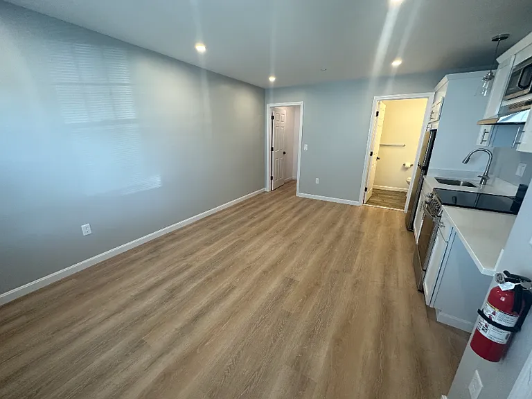 528 Ocean Blvd #8 — Photo 6