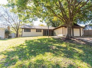 8721 Ontario Dr, White Settlement, TX 76108