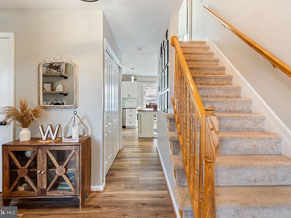 5th image of 427 Old New Windsor Pike