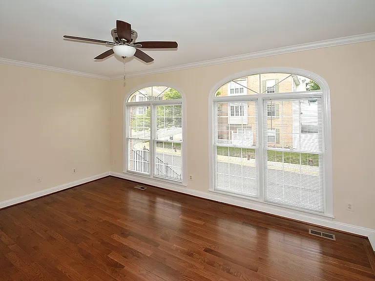 9425 Van Arsdale Dr — Photo 3