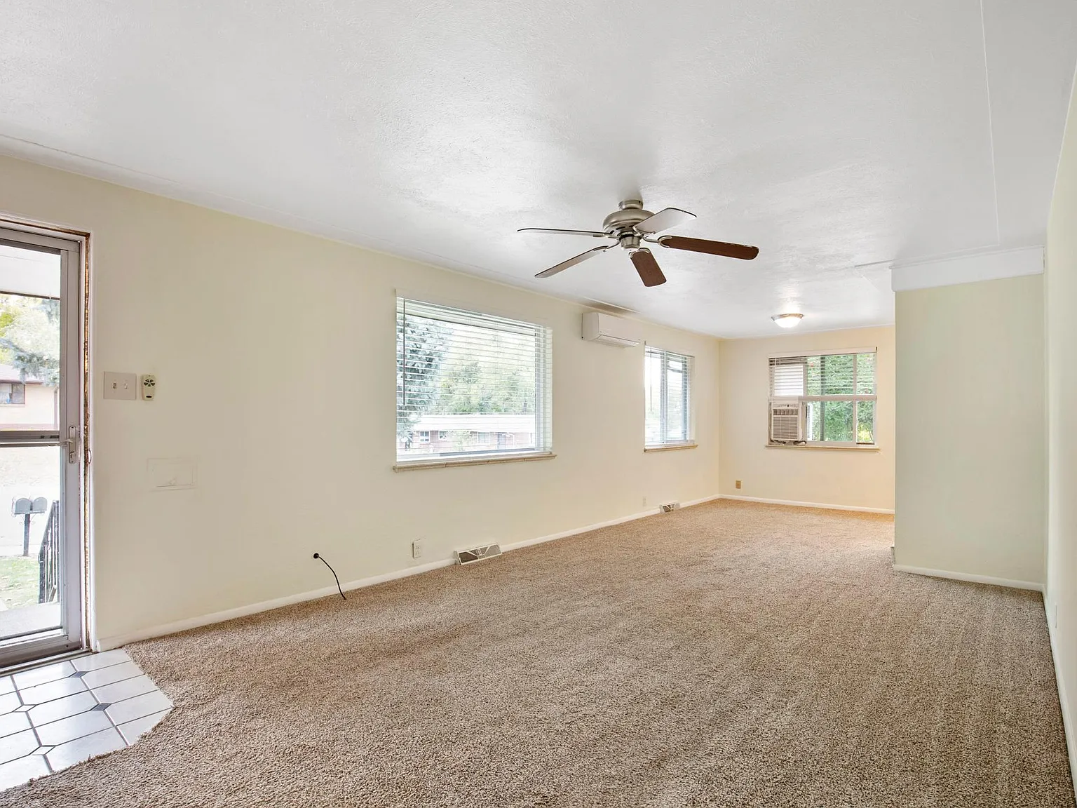 3 bed, 1075 sqft, $2,500 — Photo 3