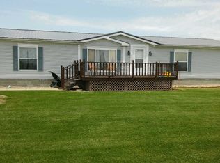 17 N 1700 East Rd, Beecher City, IL 62414