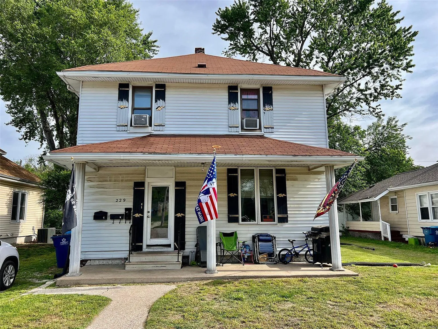 229 E Acton Ave photo 1