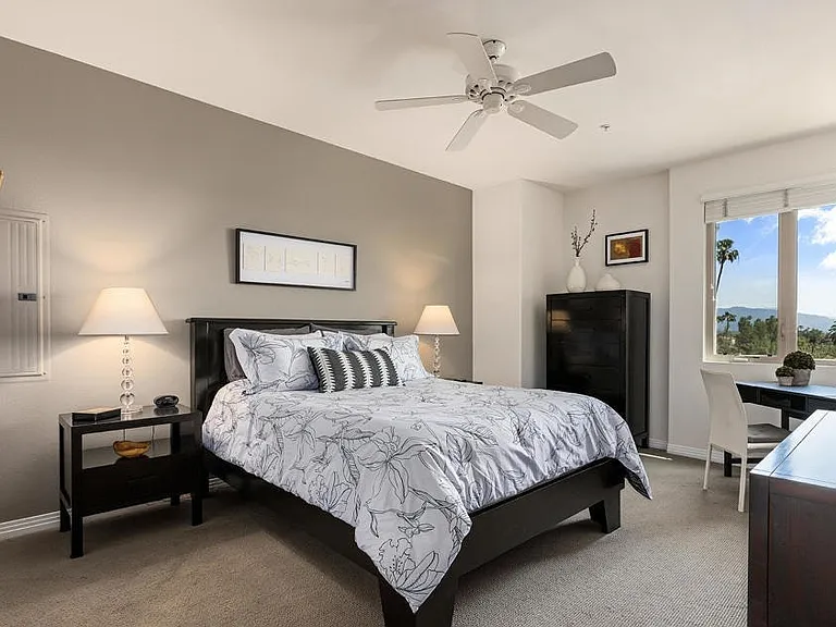 931 E Walnut St #304 — Photo 9