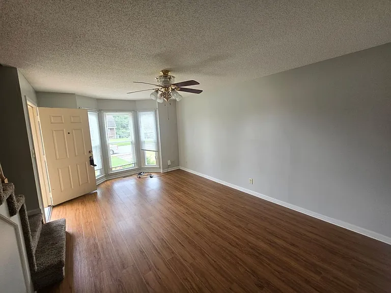 1225 Cobblestone Ln — Photo 3