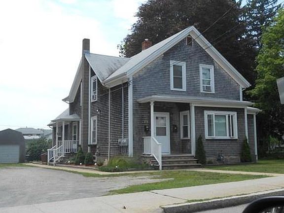 Driveway/street view of house