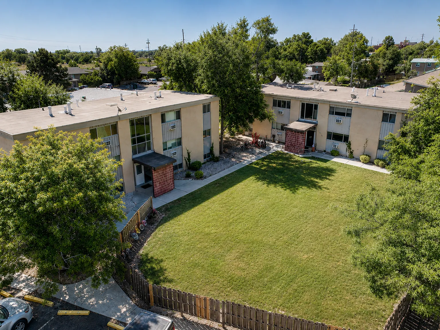 Huge layouts, large yard, new laundry! Oak Grove — Photo 3