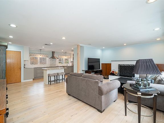 5th image of 65 Townsend Road