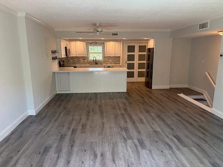 105 4th Ave NE #206 — Photo 1