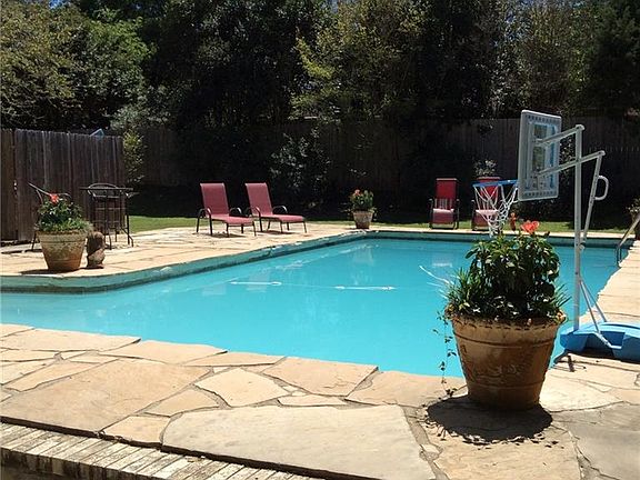 4th image of 711 Estate Dr