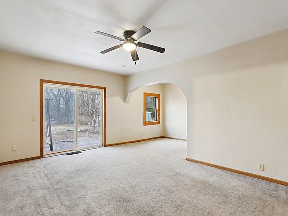 4th image of 3605 Hollyridge Ln