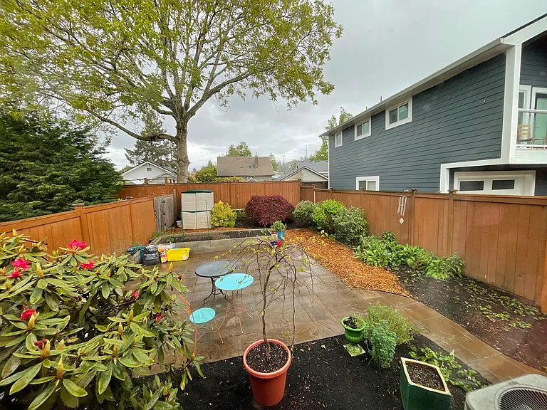 NE 57th Ave — Photo 22