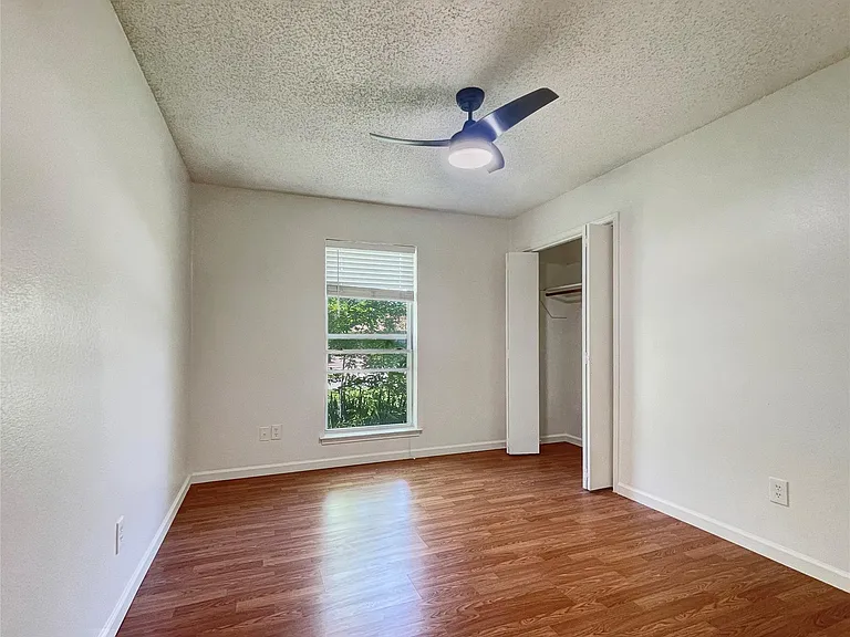 7000 Lincoln Dr — Photo 5
