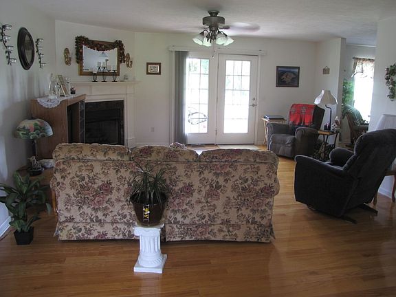 4th image of 176 Pleasant Pine Dr