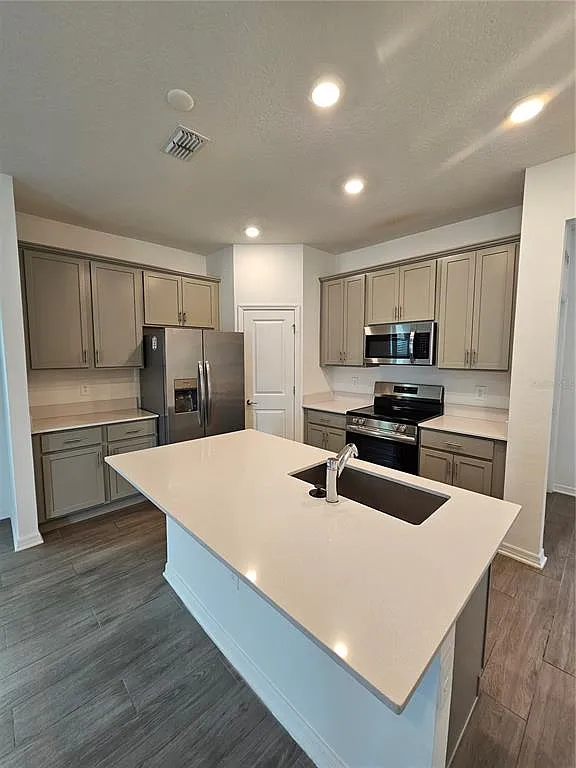 4 bed, 3.0 bath, 2030 sqft, $2,500 — Photo 3
