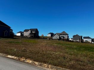 102 Checkerberry Rd, Oak Ridge, TN 37830