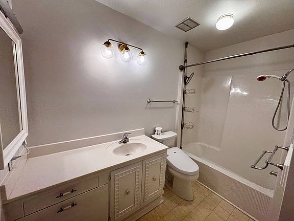 4th image of 208 Lamplighter Cir