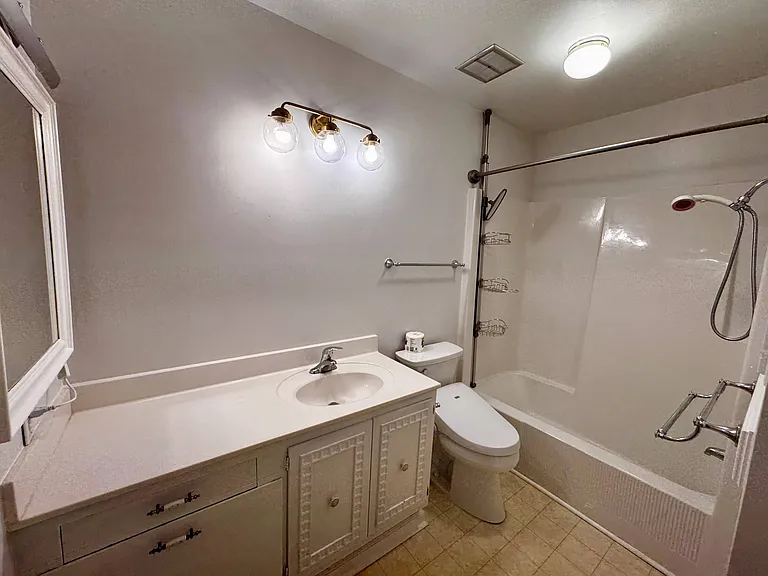 208 Lamplighter Cir — Photo 4