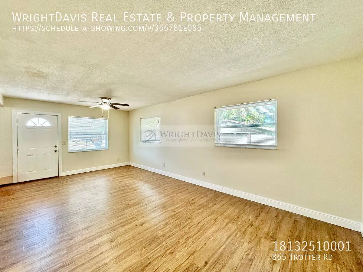Title Cozy 1BR Duplex with Bonus Room & Private Yard — Photo 4