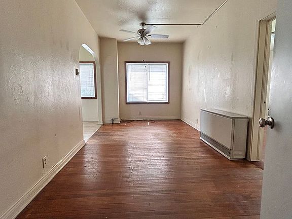 3rd image of 202 N Lincoln St #1