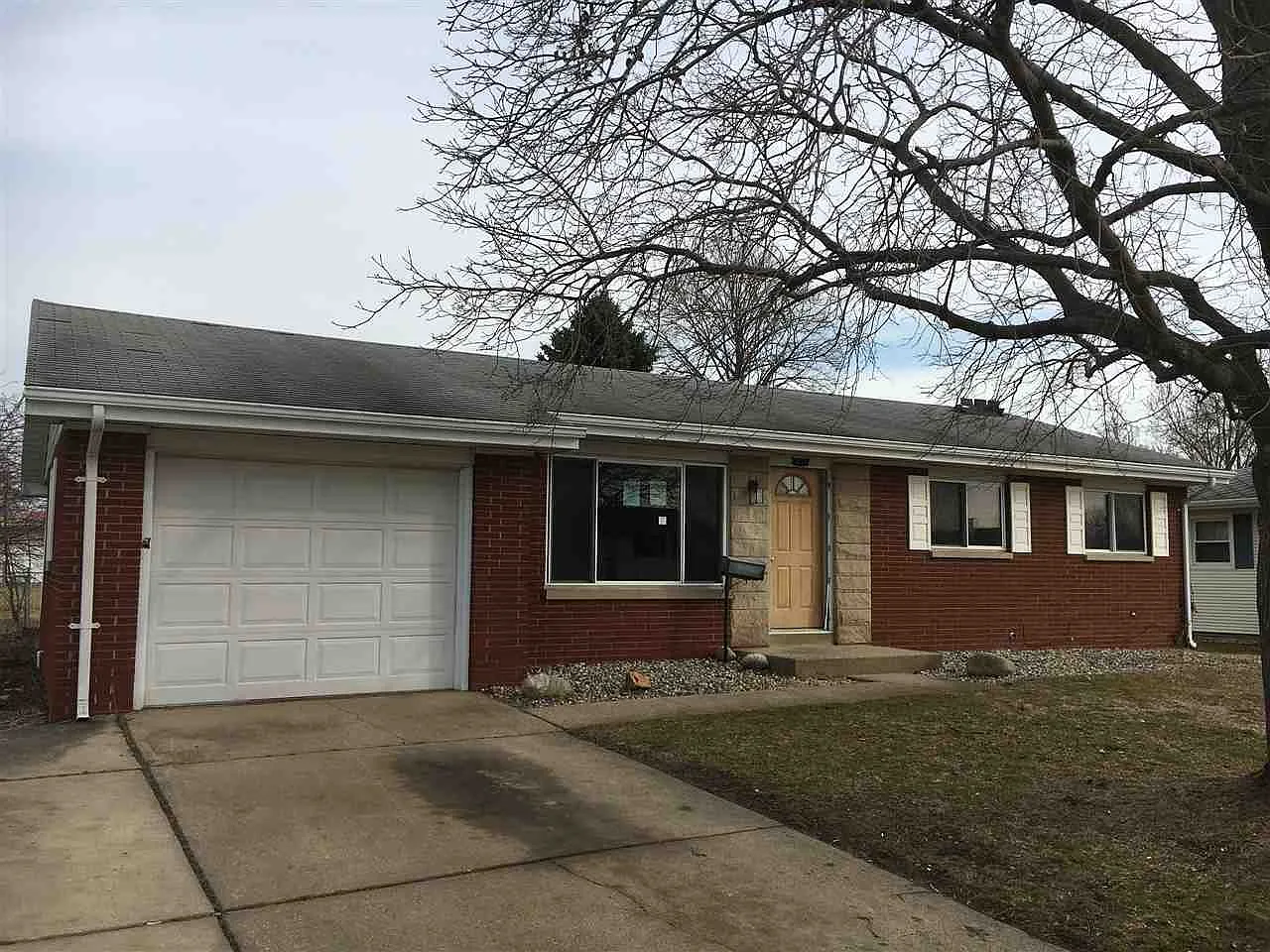 5221 Greenleaf Ln photo 1