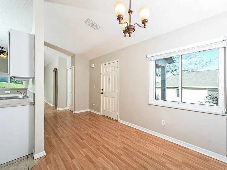 1323 Hillview Dr — Photo 5